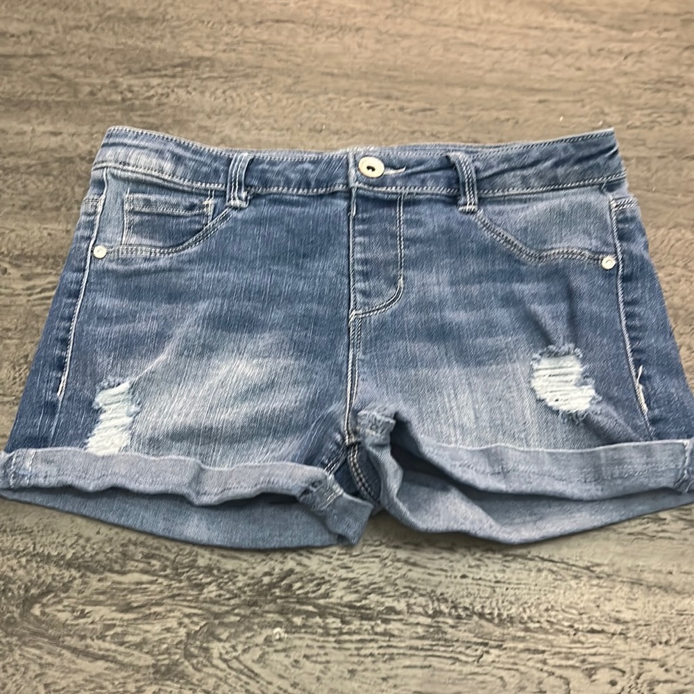 Low rise jeans shorts.